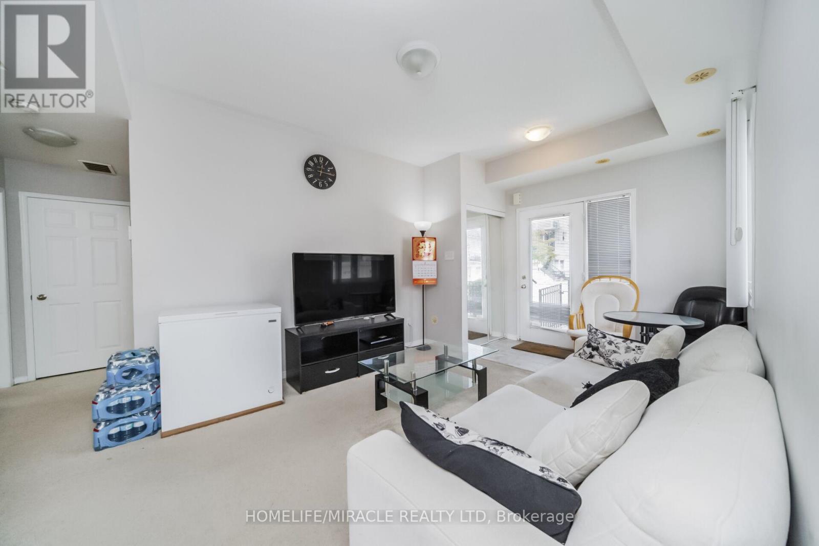 Photo 6 of 85 60 Fairwood Circle, Brampton ON