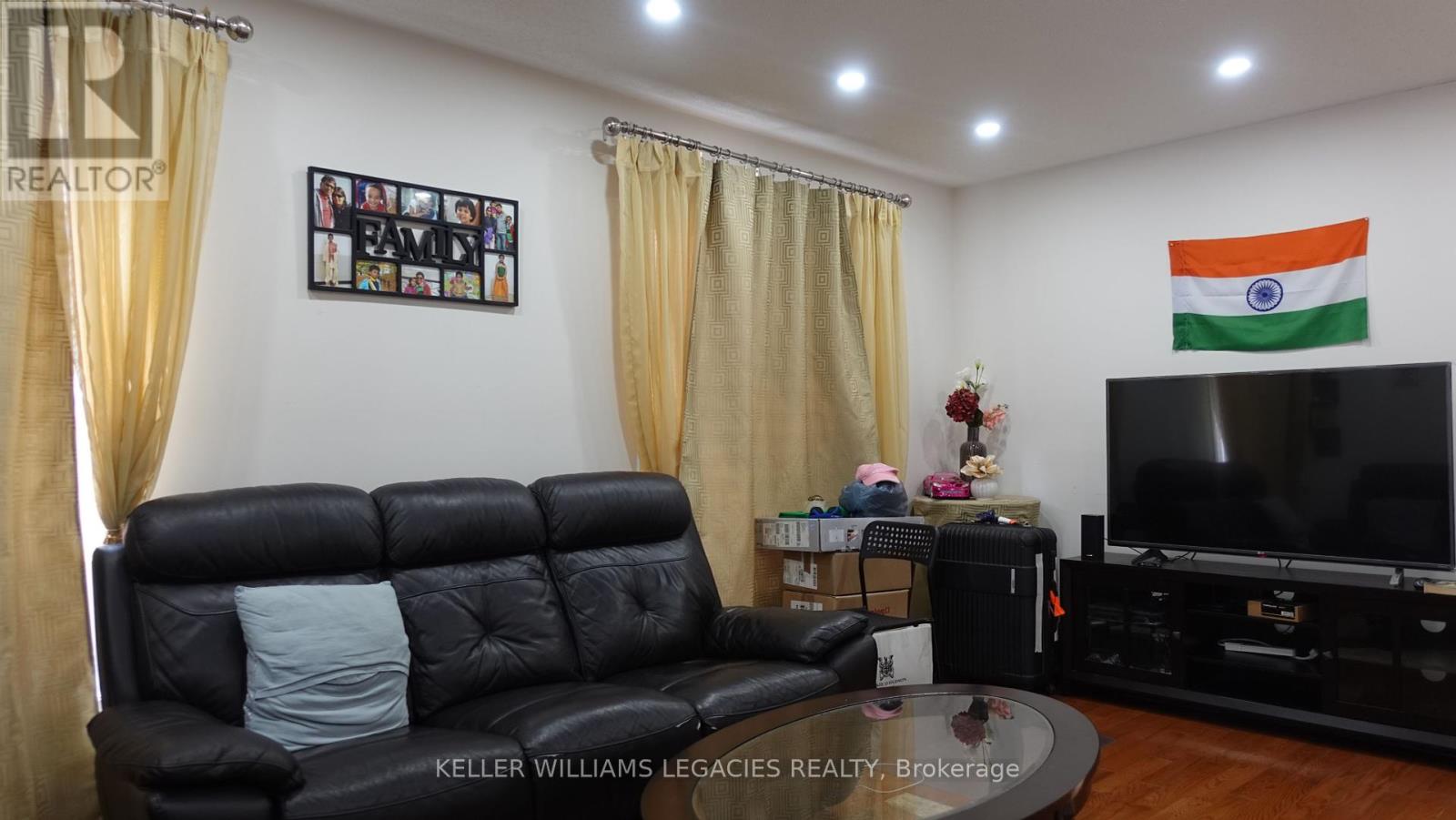 Photo 11 of Main 55 Bleasdale Avenue, Brampton ON