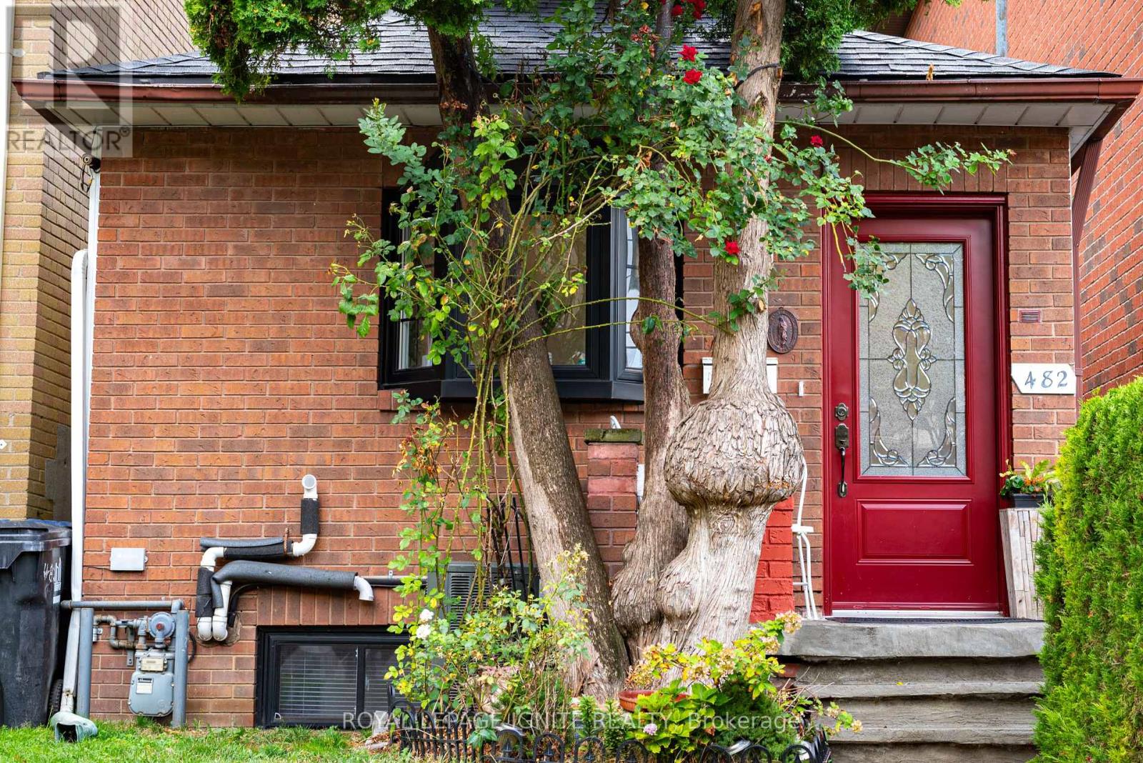 Photo 2 of 482 Mcroberts Avenue, Toronto ON