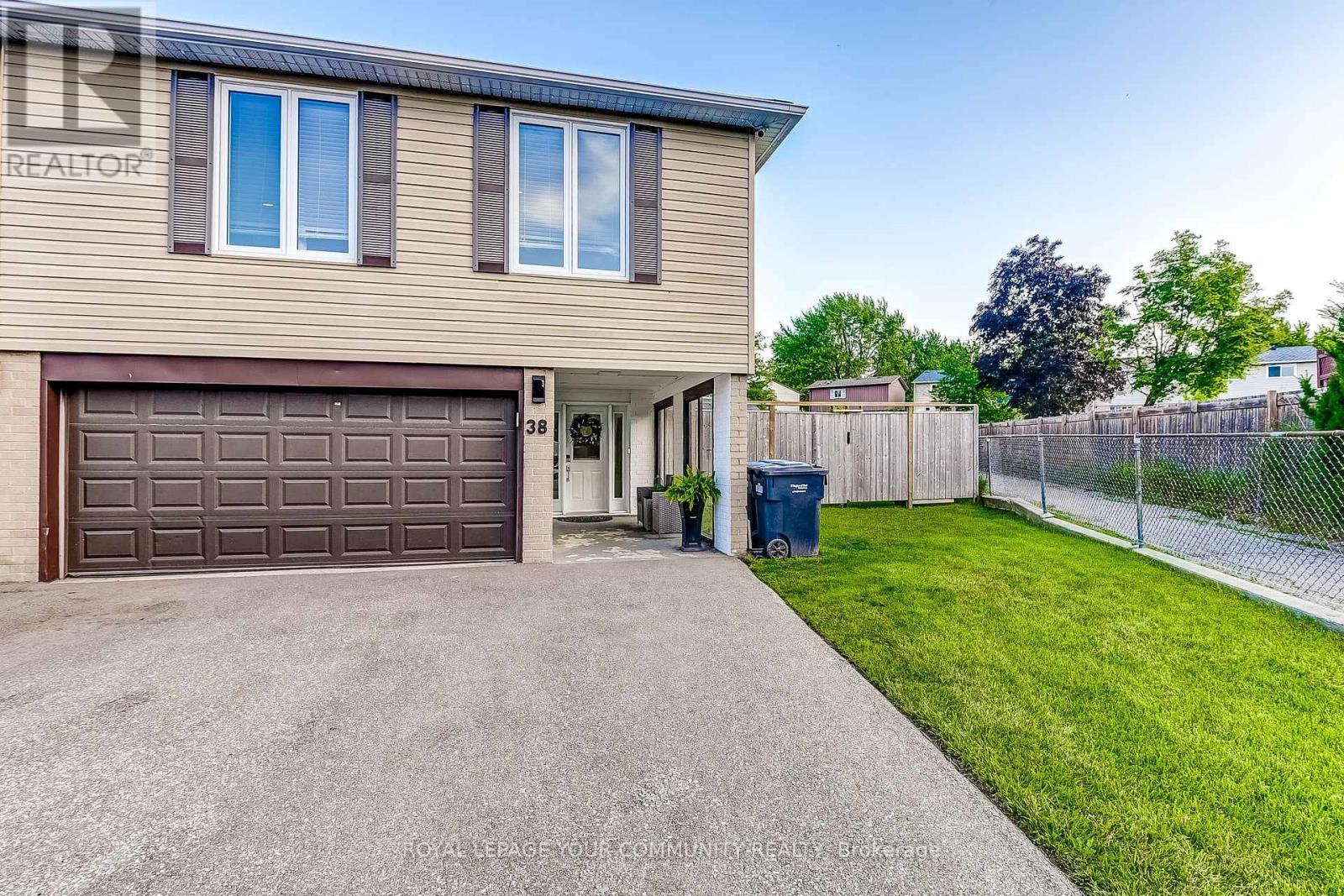Photo 1 of 38 Gainsborough Road, Brampton ON