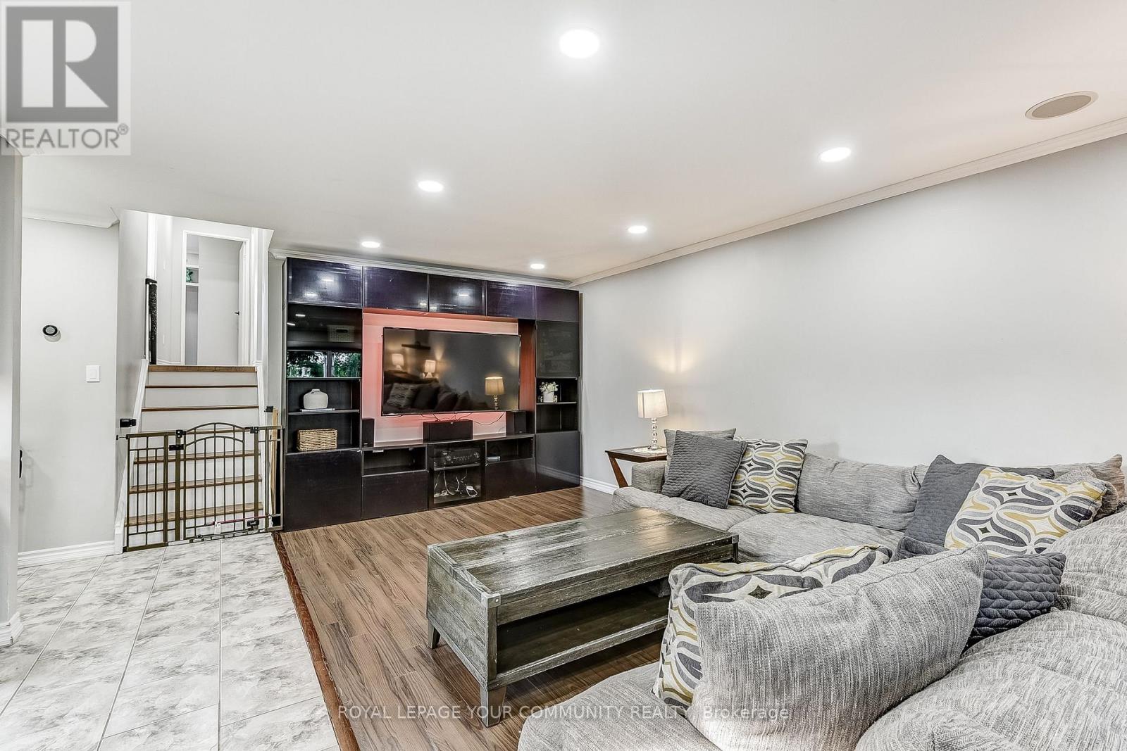 Photo 10 of 38 Gainsborough Road, Brampton ON