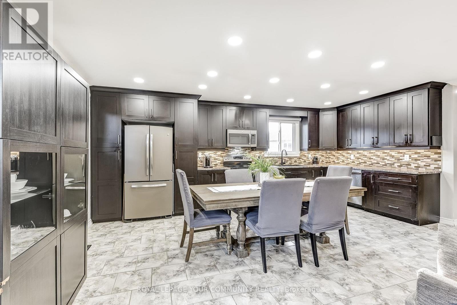 Photo 13 of 38 Gainsborough Road, Brampton ON