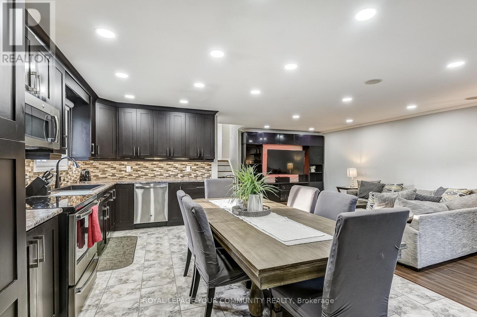 Photo 15 of 38 Gainsborough Road, Brampton ON