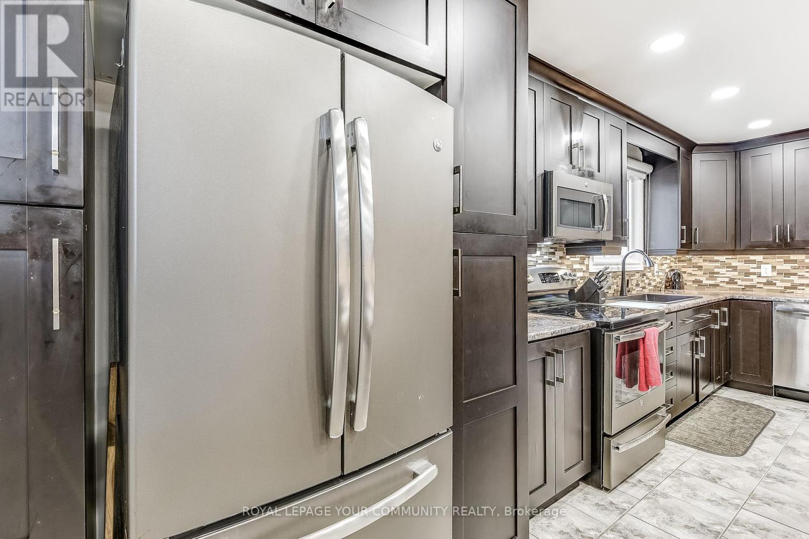 Photo 16 of 38 Gainsborough Road, Brampton ON