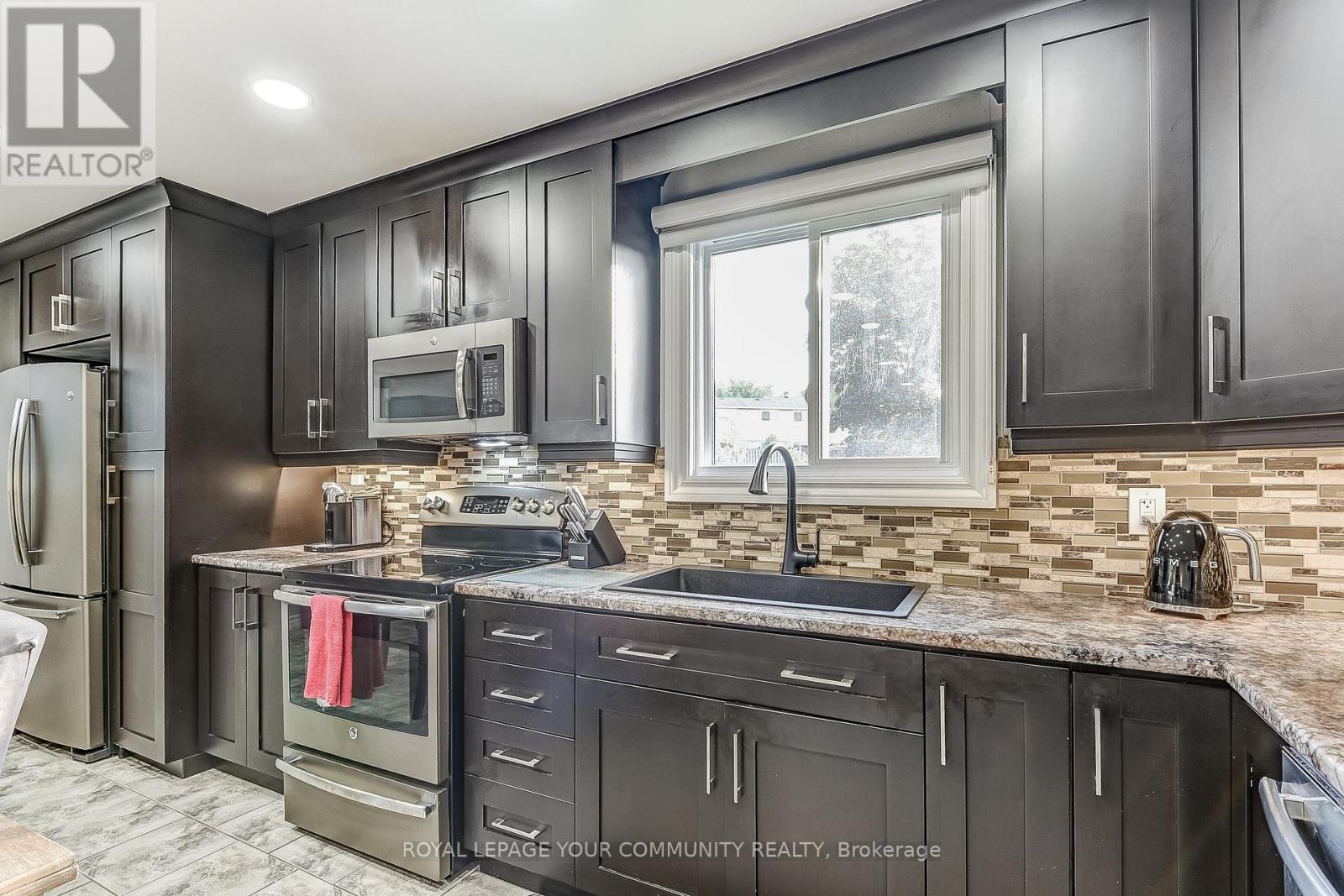 Photo 17 of 38 Gainsborough Road, Brampton ON