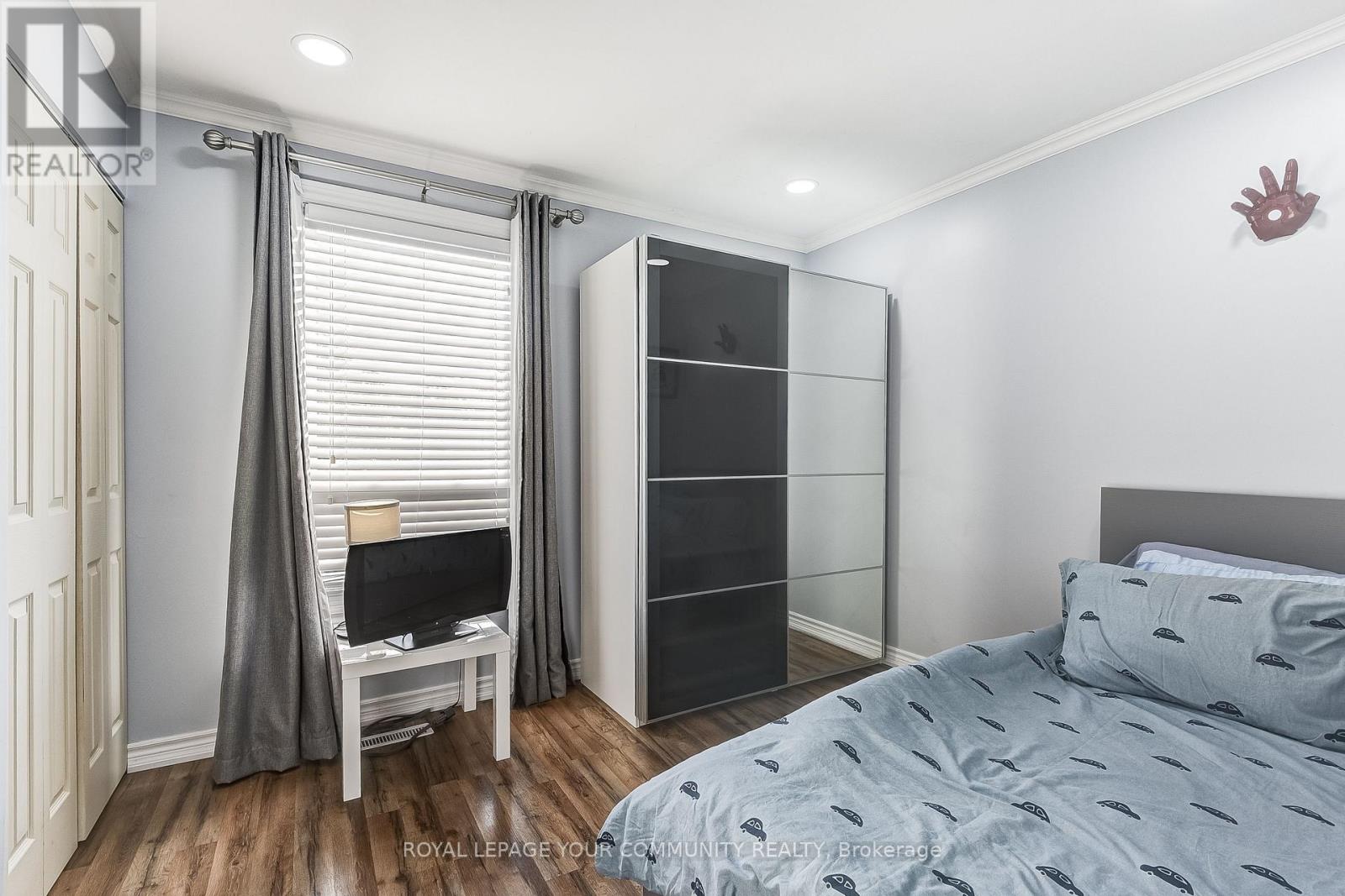 Photo 19 of 38 Gainsborough Road, Brampton ON