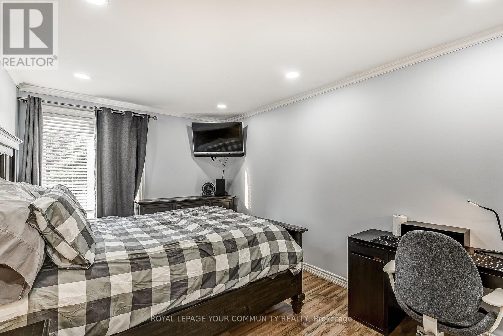 Photo 22 of 38 Gainsborough Road, Brampton ON