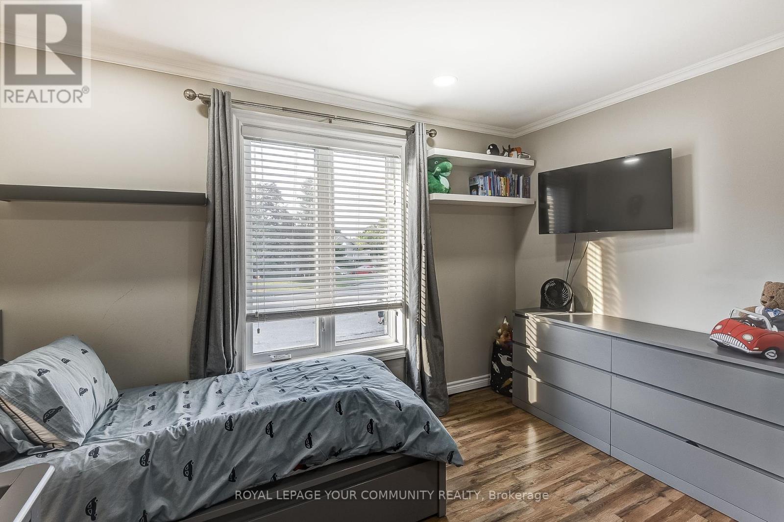 Photo 24 of 38 Gainsborough Road, Brampton ON