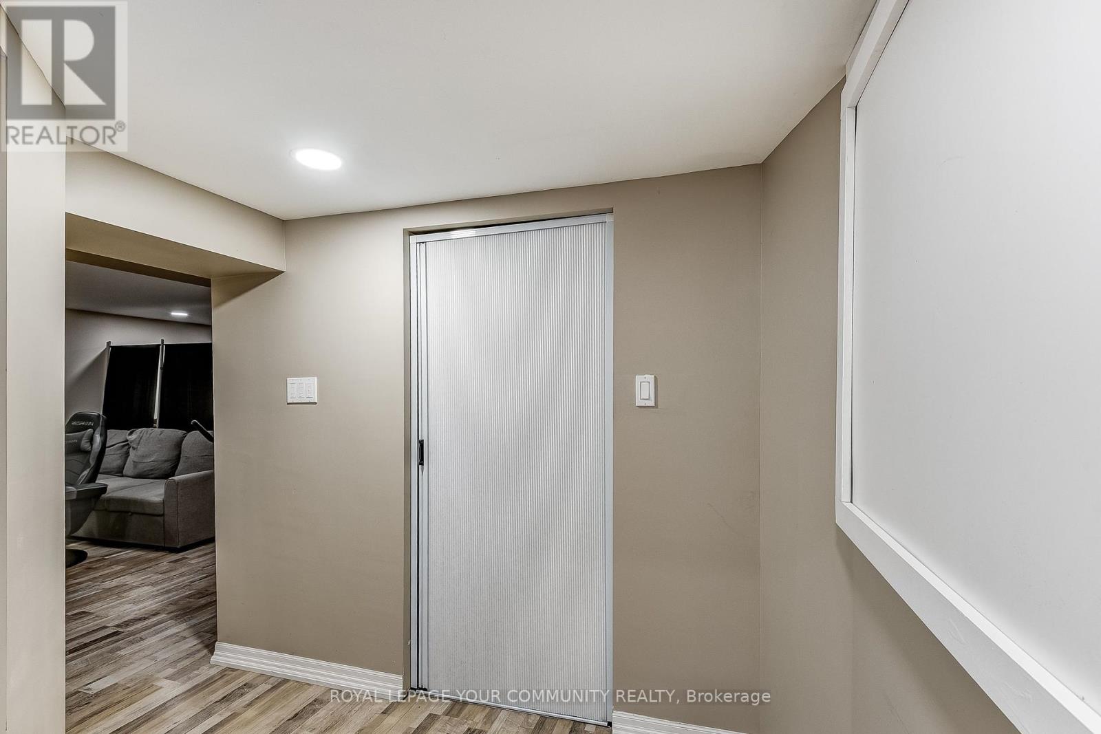 Photo 25 of 38 Gainsborough Road, Brampton ON
