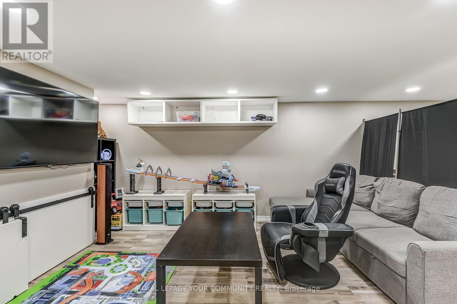 Photo 26 of 38 Gainsborough Road, Brampton ON