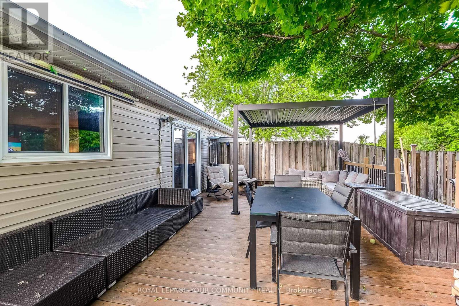 Photo 29 of 38 Gainsborough Road, Brampton ON