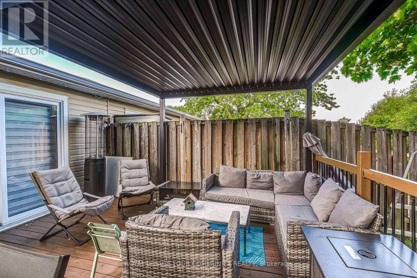 Photo 32 of 38 Gainsborough Road, Brampton ON