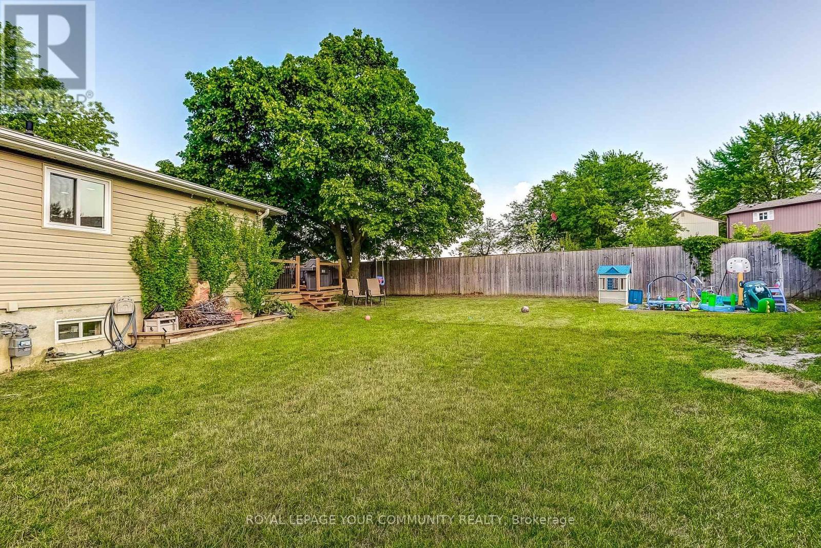 Photo 34 of 38 Gainsborough Road, Brampton ON