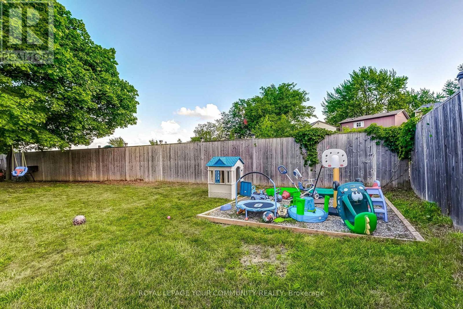 Photo 35 of 38 Gainsborough Road, Brampton ON