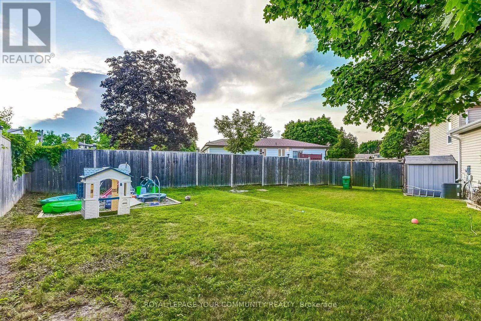 Photo 37 of 38 Gainsborough Road, Brampton ON