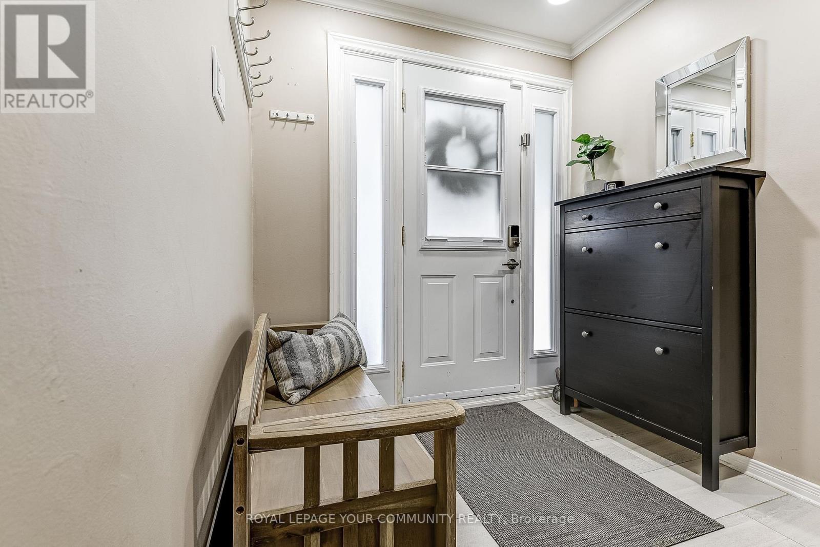 Photo 5 of 38 Gainsborough Road, Brampton ON