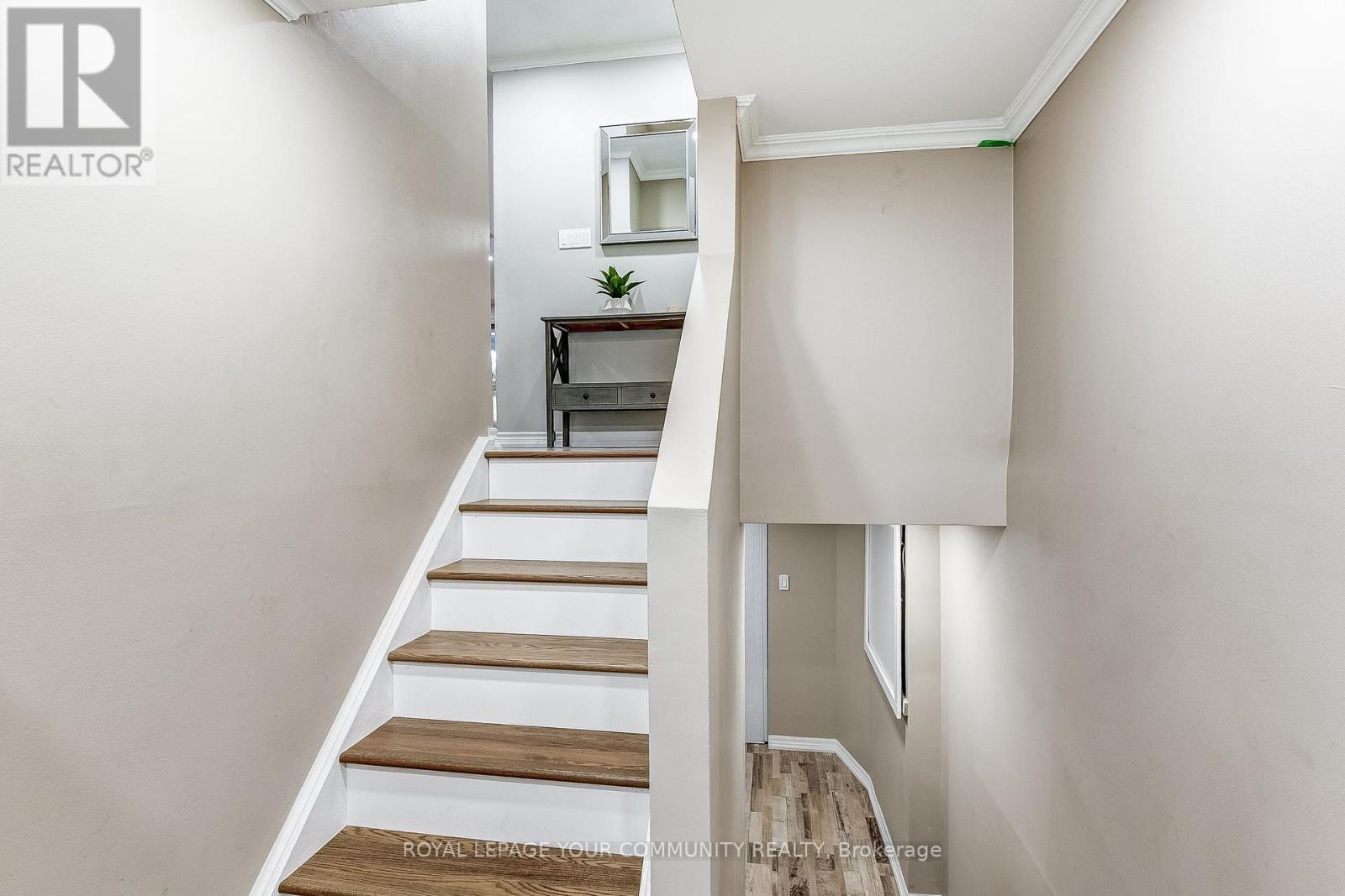 Photo 6 of 38 Gainsborough Road, Brampton ON