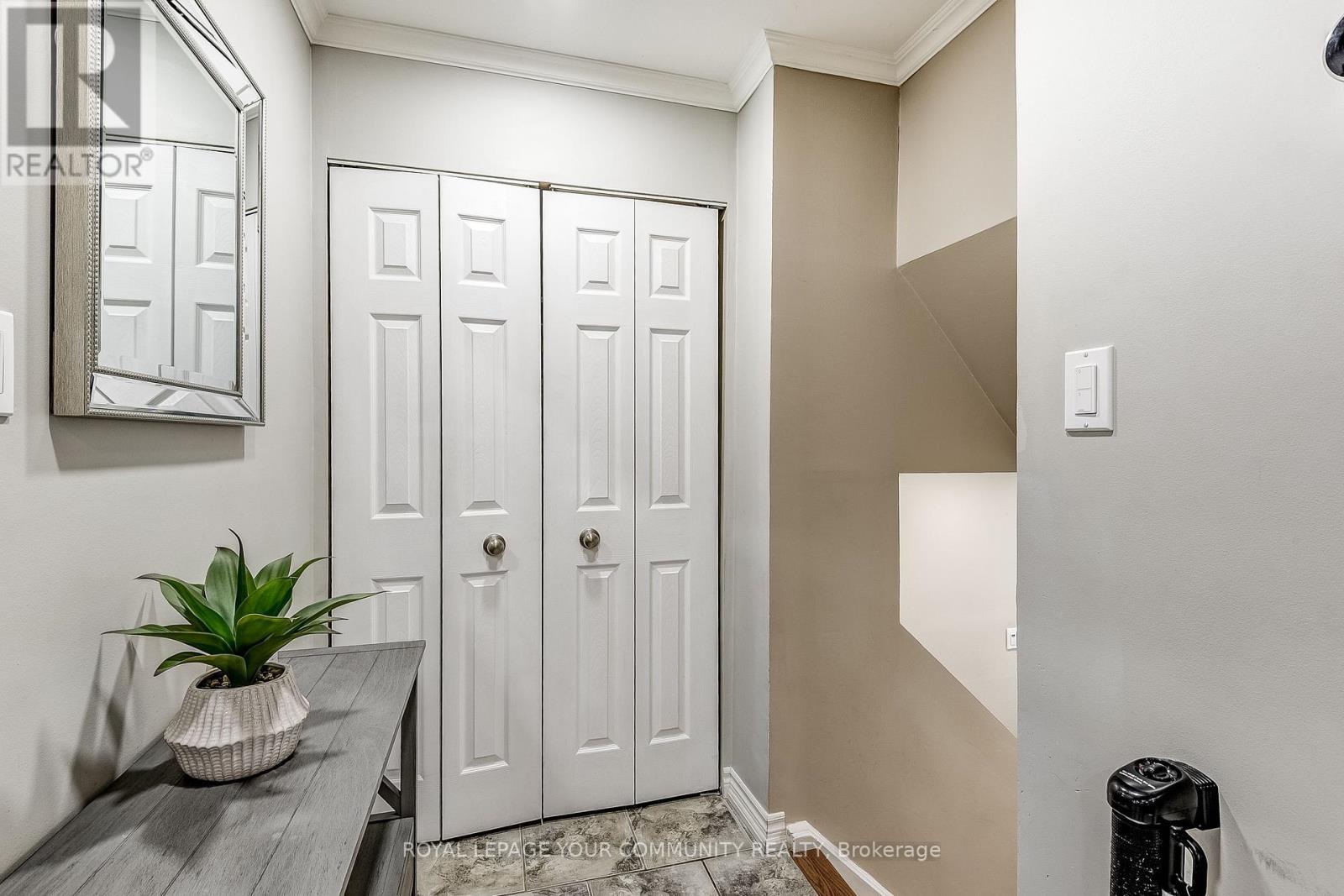 Photo 7 of 38 Gainsborough Road, Brampton ON