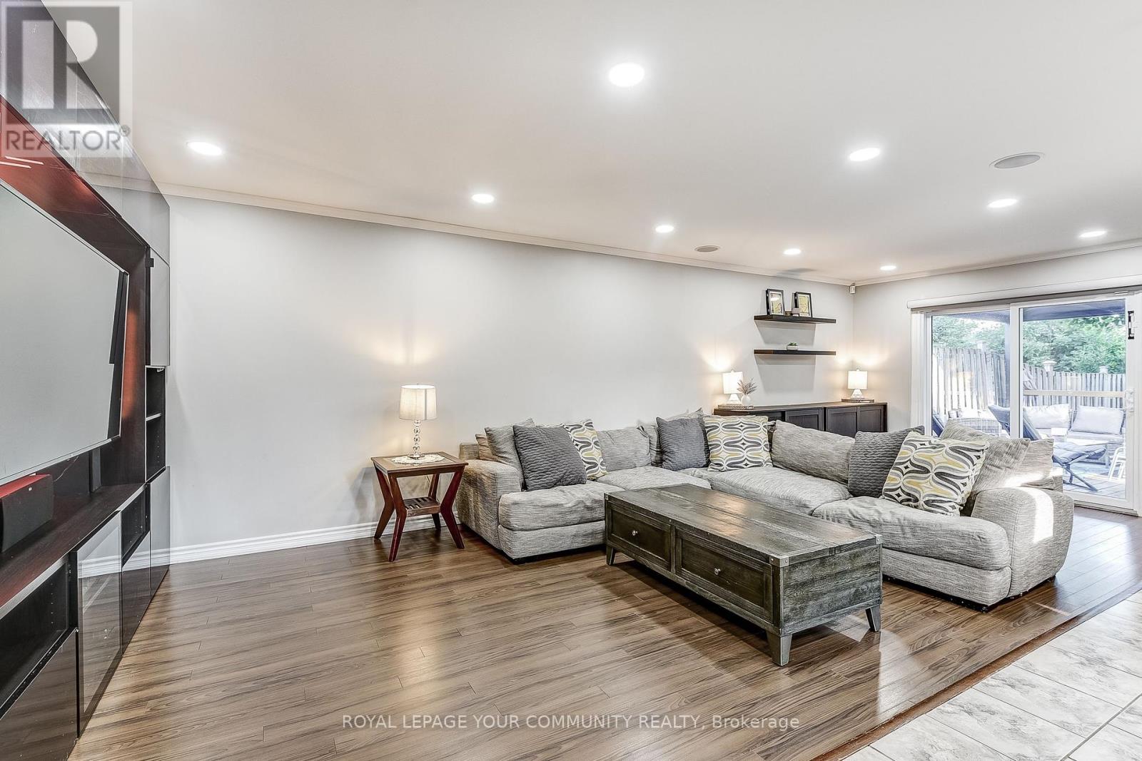 Photo 8 of 38 Gainsborough Road, Brampton ON