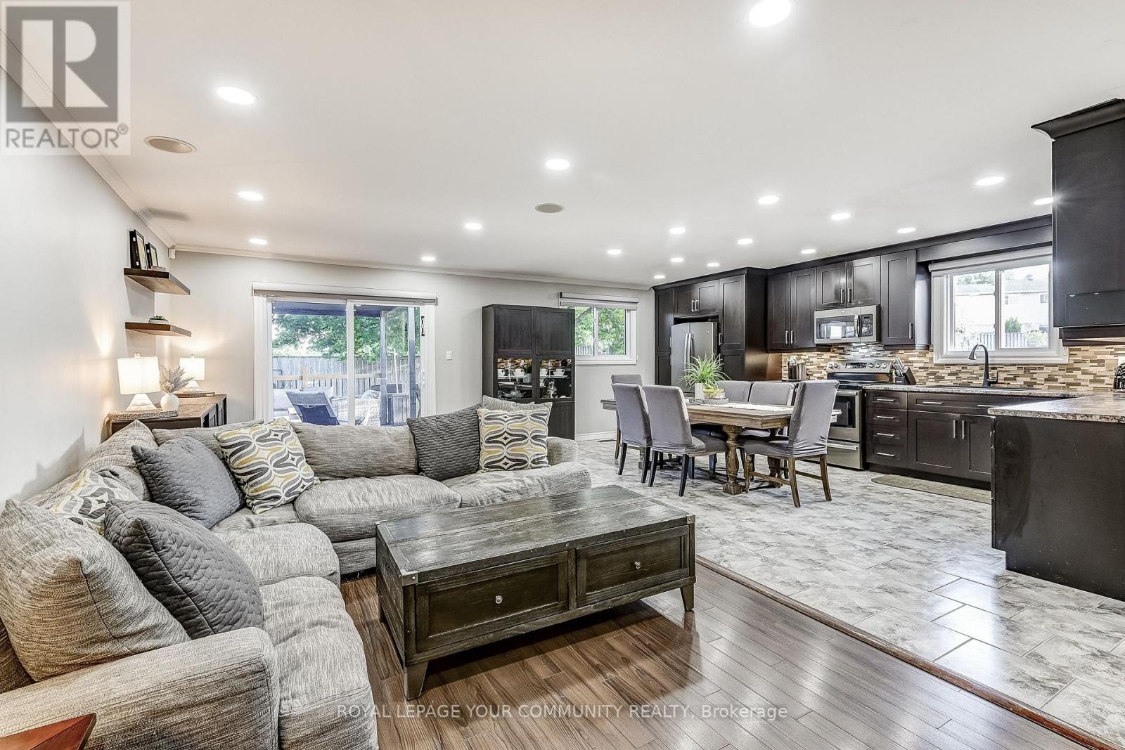 Photo 9 of 38 Gainsborough Road, Brampton ON