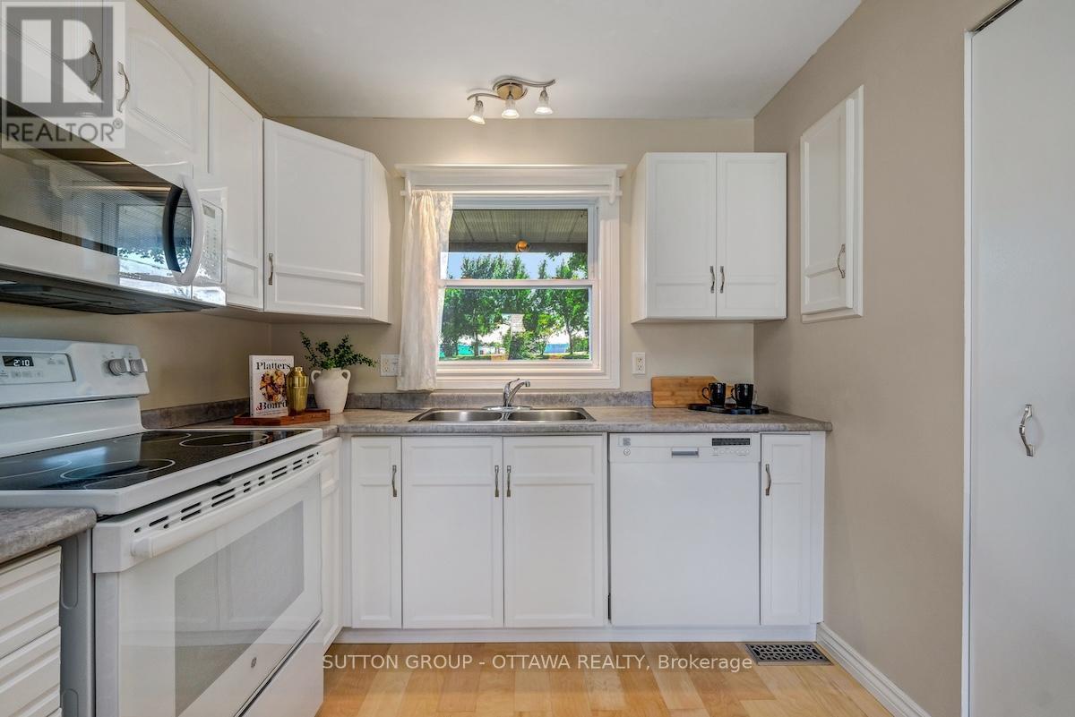Photo 4 of 1677 Bottriell Way N, Ottawa ON