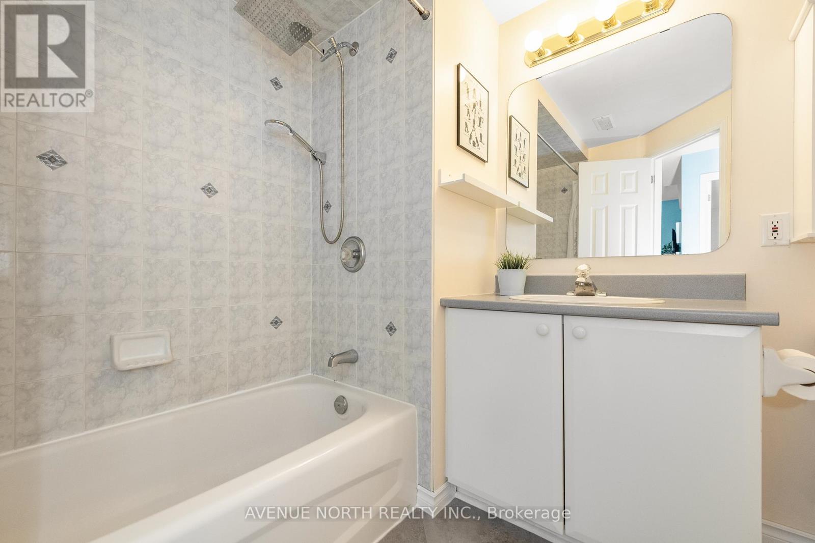 Photo 22 of 225 Gladeview Private, Ottawa ON