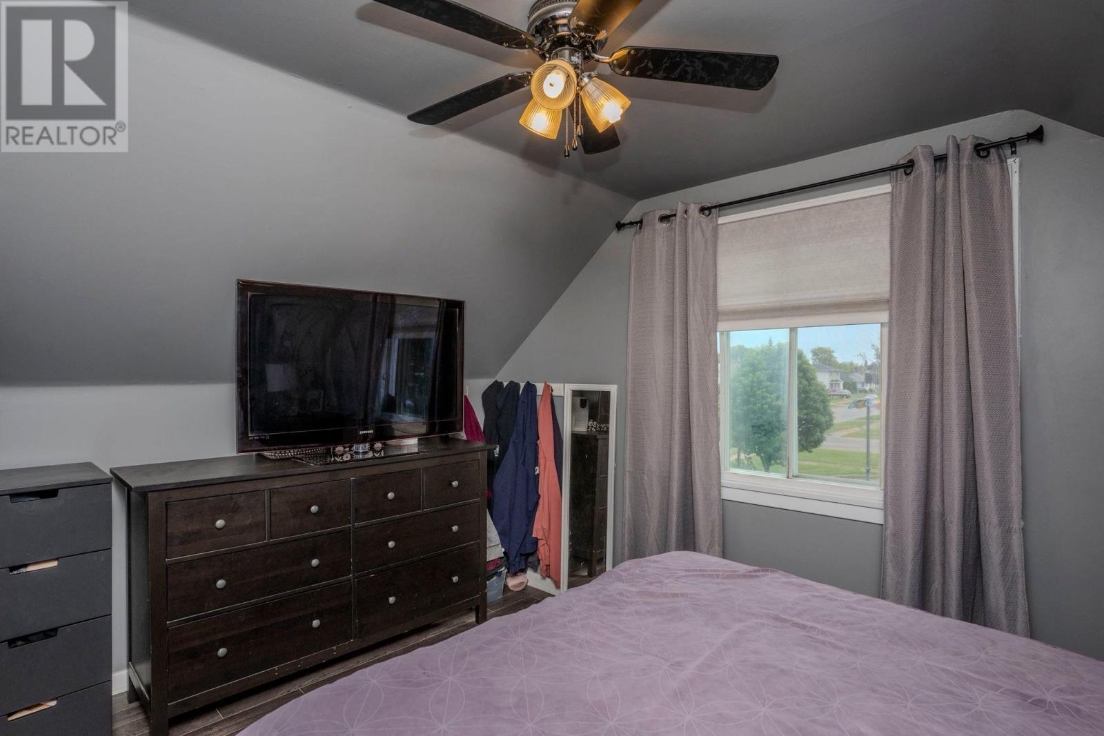 Photo 12 of 2226 Mcgregor Ave, Thunder Bay ON