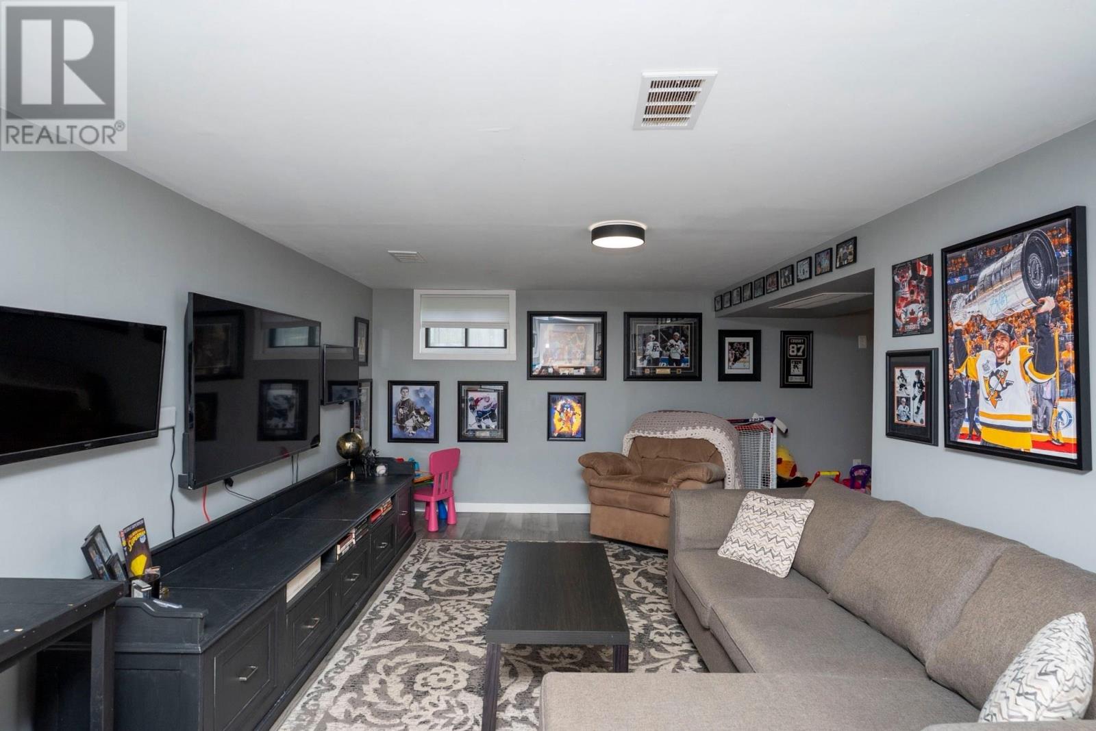 Photo 7 of 2226 Mcgregor Ave, Thunder Bay ON