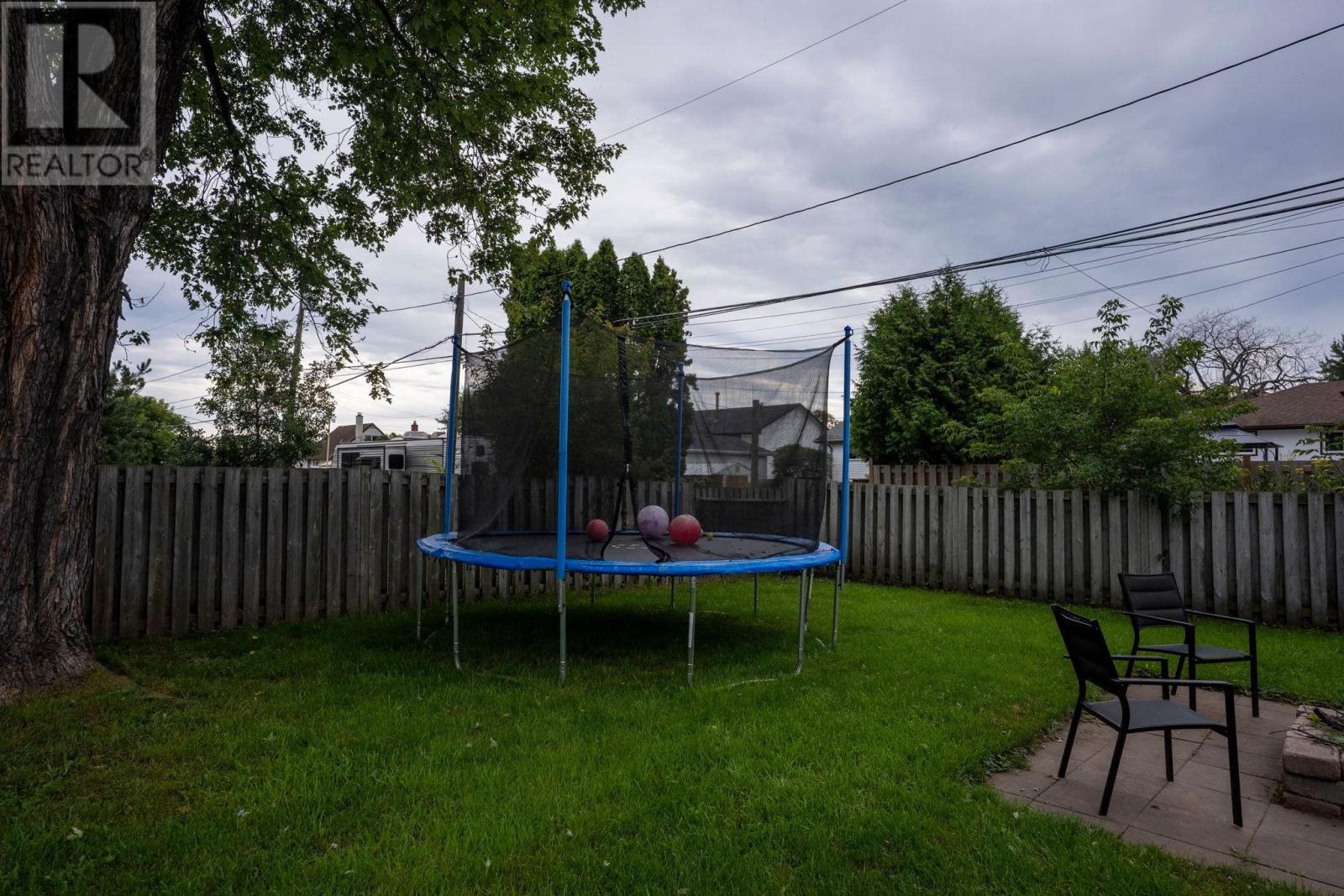 Photo 17 of 2226 Mcgregor Ave, Thunder Bay ON