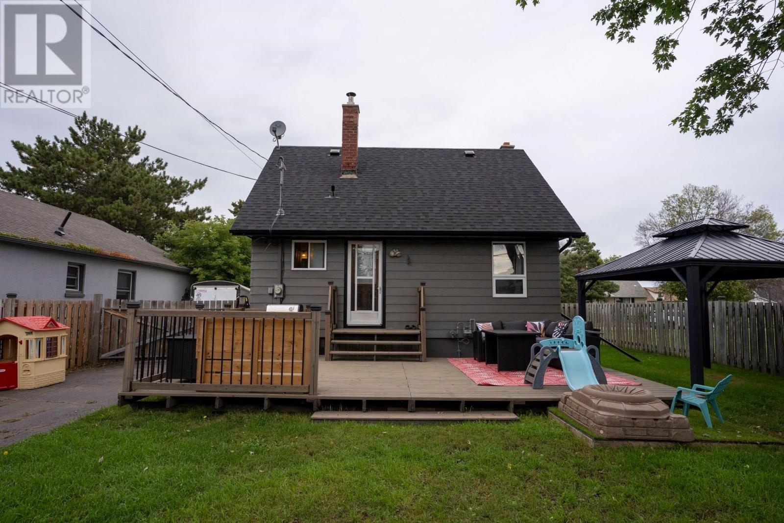 Photo 24 of 2226 Mcgregor Ave, Thunder Bay ON