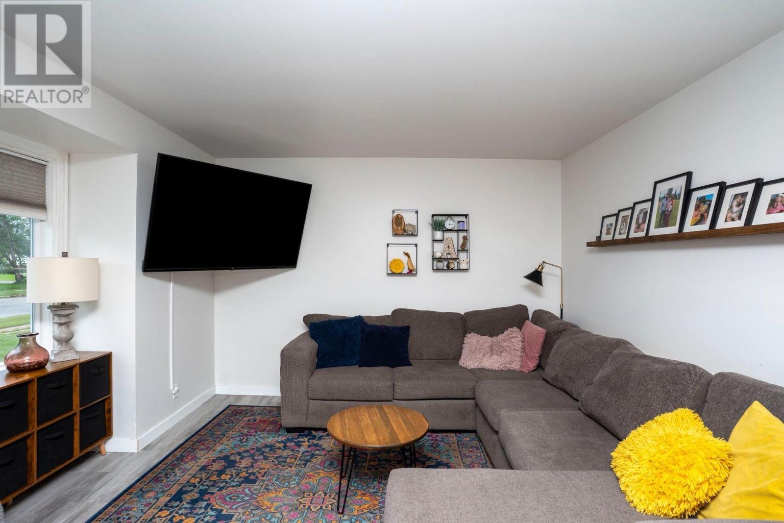 Photo 9 of 2226 Mcgregor Ave, Thunder Bay ON