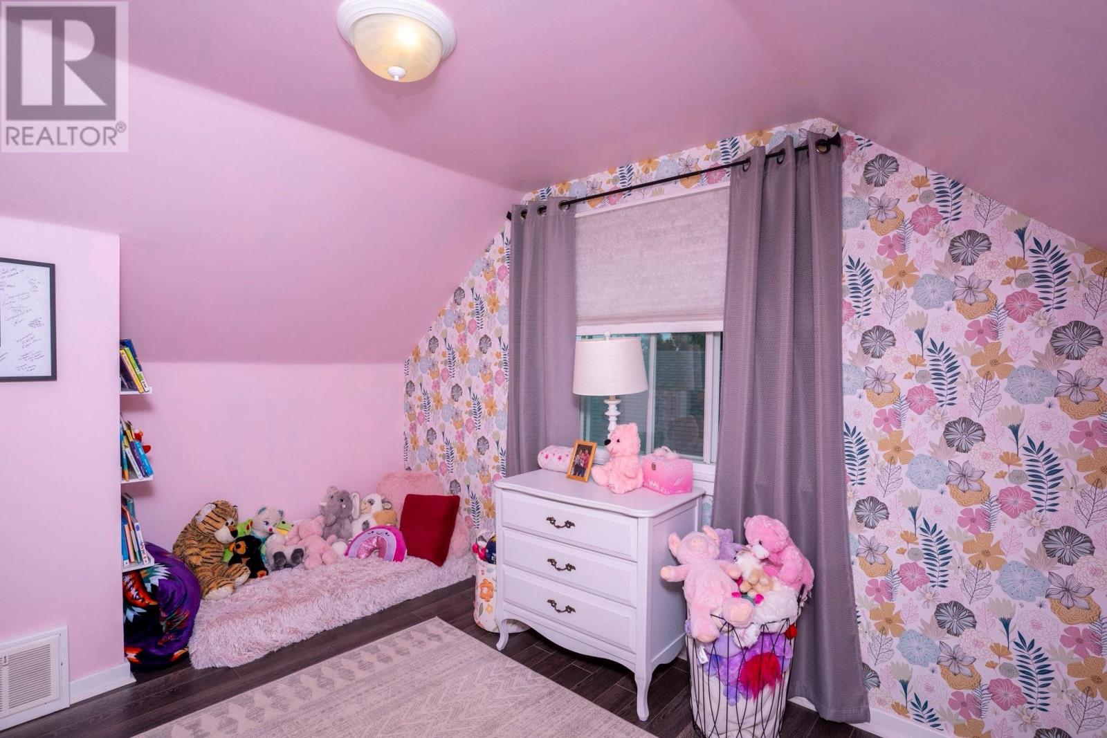 Photo 8 of 2226 Mcgregor Ave, Thunder Bay ON