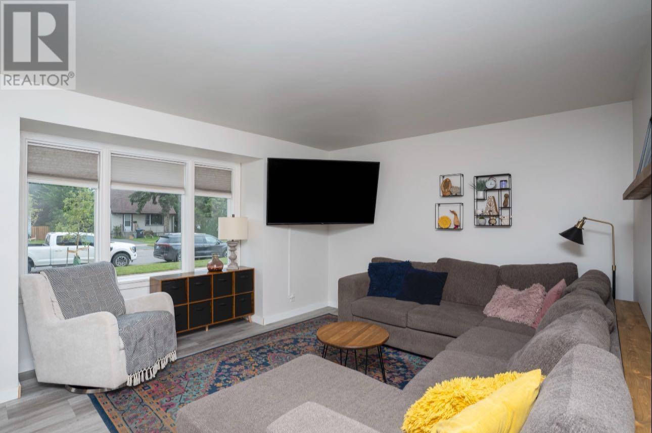 Photo 4 of 2226 Mcgregor Ave, Thunder Bay ON