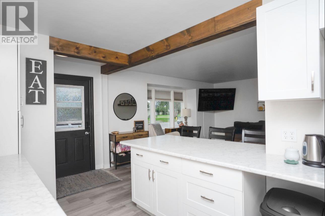Photo 1 of 2226 Mcgregor Ave, Thunder Bay ON