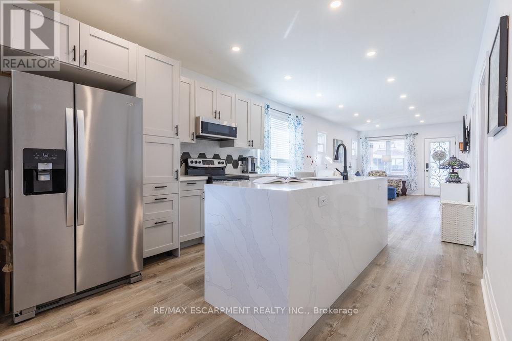 Photo 26 of 132 London Street N, Hamilton ON