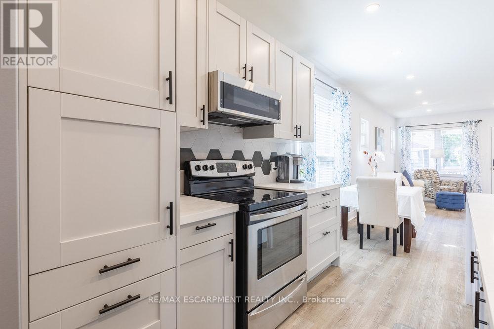 Photo 40 of 132 London Street N, Hamilton ON