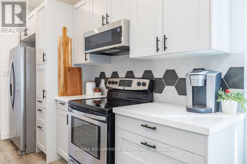 Photo 27 of 132 London Street N, Hamilton ON