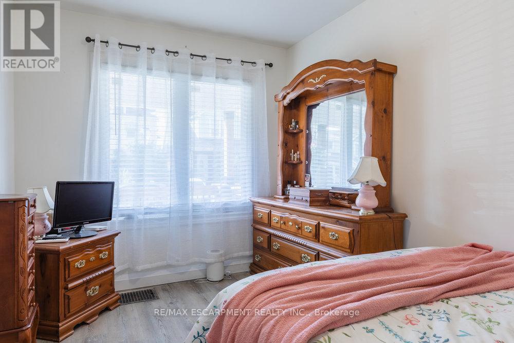Photo 32 of 132 London Street N, Hamilton ON