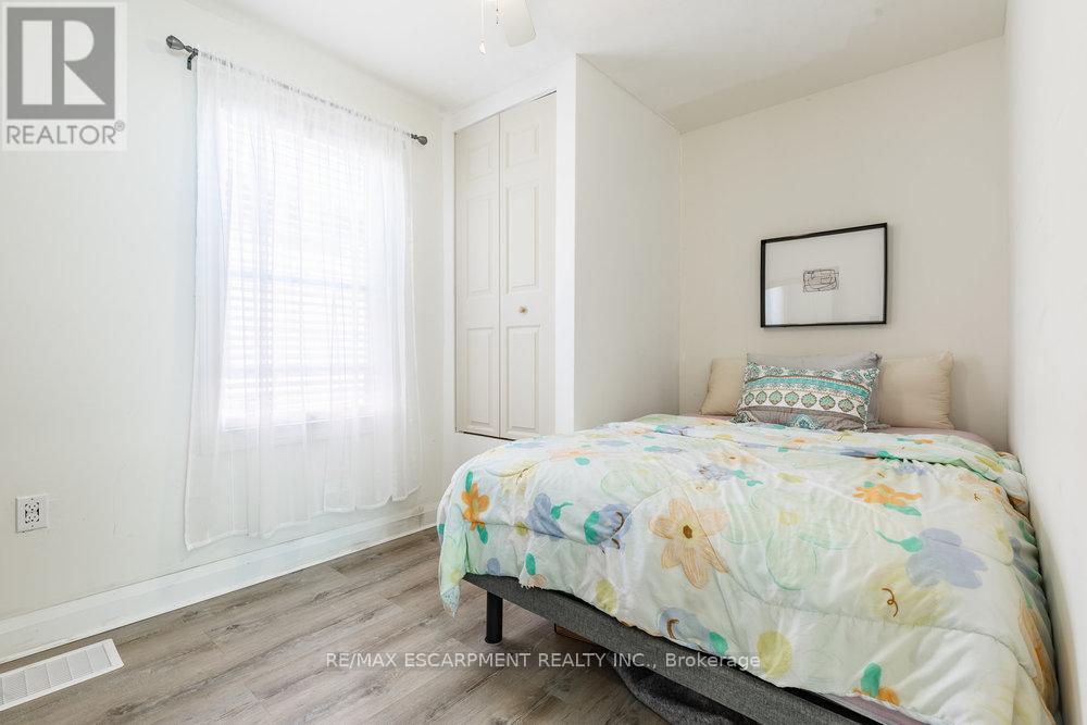 Photo 29 of 132 London Street N, Hamilton ON