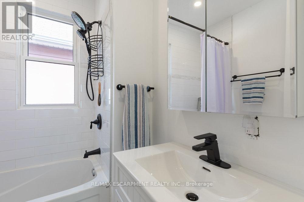 Photo 34 of 132 London Street N, Hamilton ON