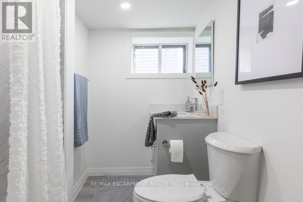 Photo 31 of 132 London Street N, Hamilton ON