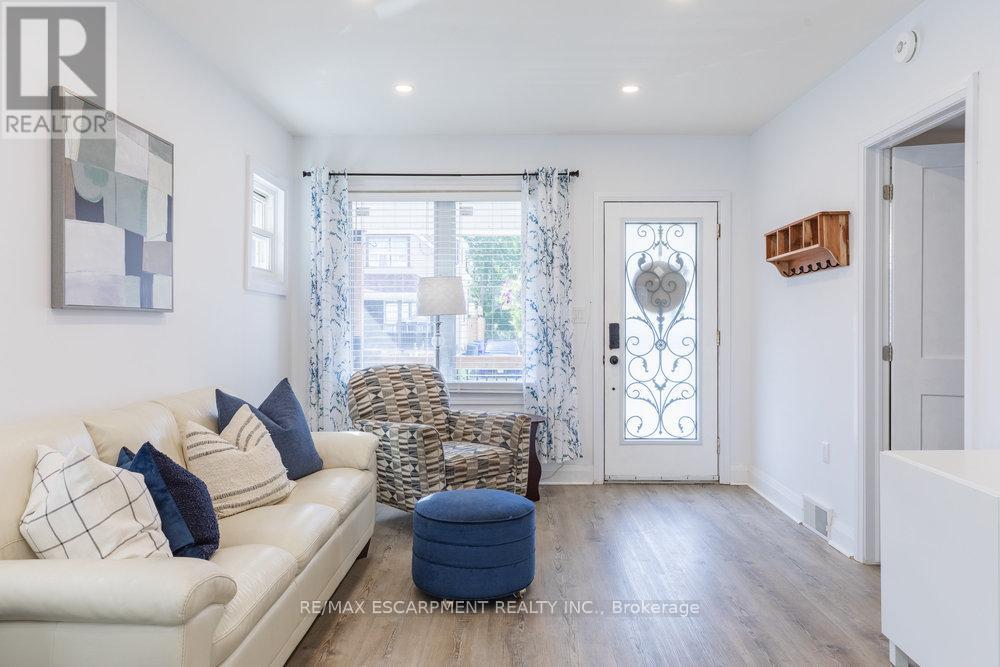Photo 21 of 132 London Street N, Hamilton ON