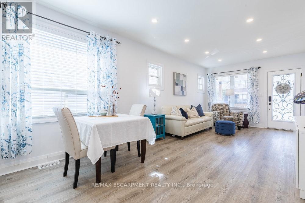 Photo 19 of 132 London Street N, Hamilton ON