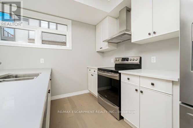 Photo 11 of 76 Wheat Lane, Kitchener ON