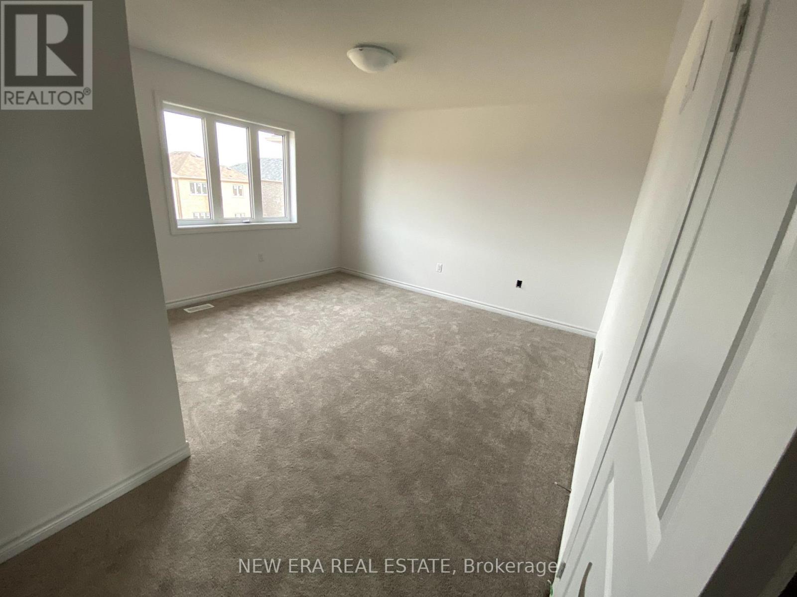 Photo 3 of 254 Ridley Crescent, Southgate ON