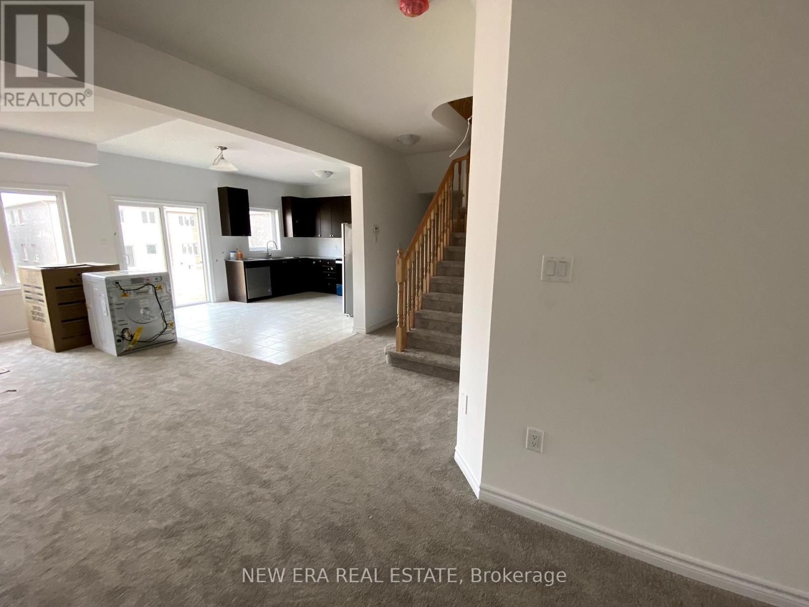 Photo 4 of 254 Ridley Crescent, Southgate ON