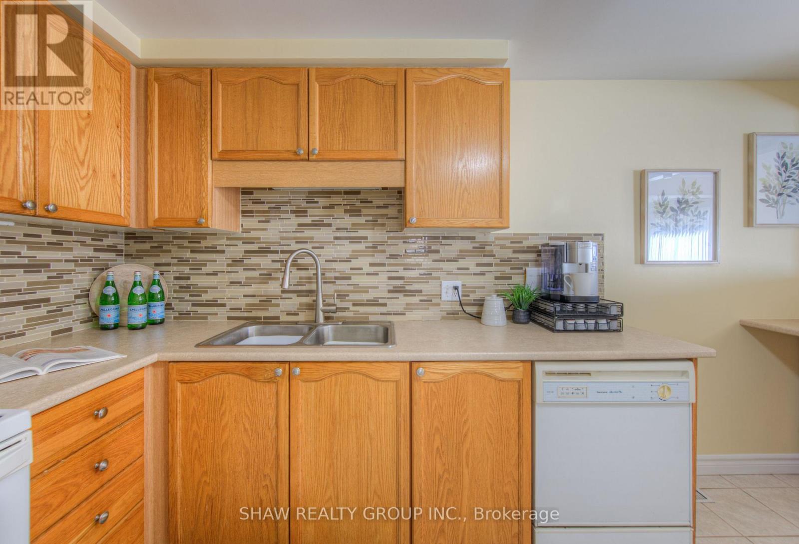 Photo 5 of 985 Elgin Street N, Cambridge ON