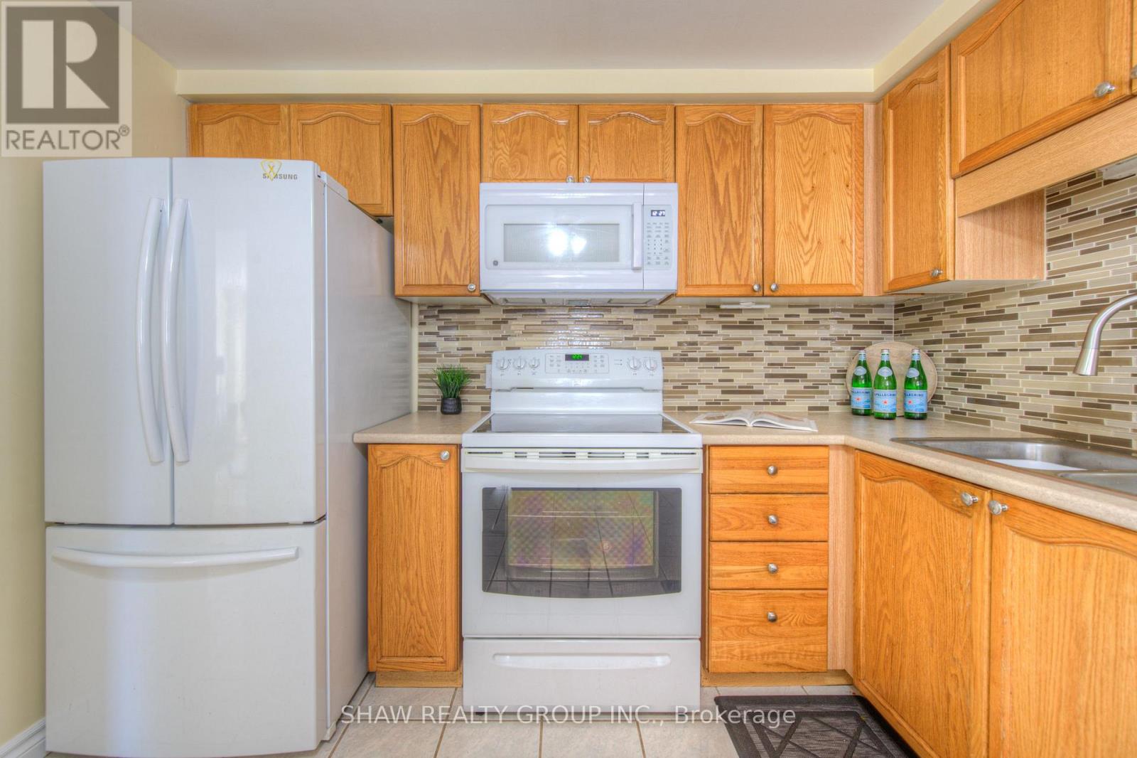 Photo 18 of 985 Elgin Street N, Cambridge ON