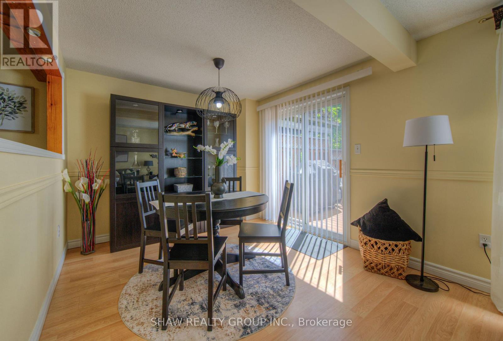 Photo 11 of 985 Elgin Street N, Cambridge ON