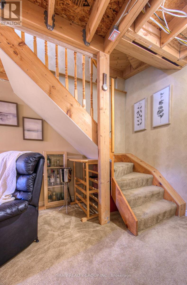 Photo 9 of 985 Elgin Street N, Cambridge ON